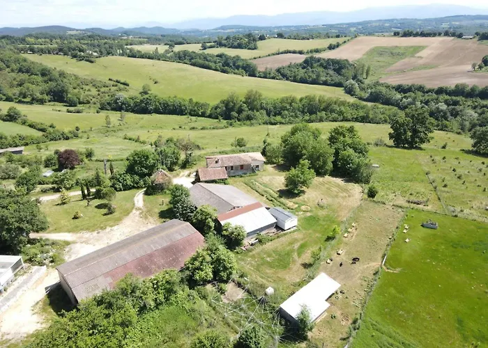 Kiko - Vue Sur Jardin Et Montagne * Aurignac (Haute-Garonne)